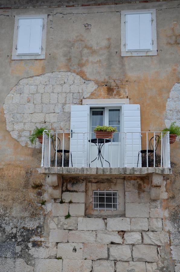 Castel Nonna Franka Apartment Сутиван Екстериор снимка